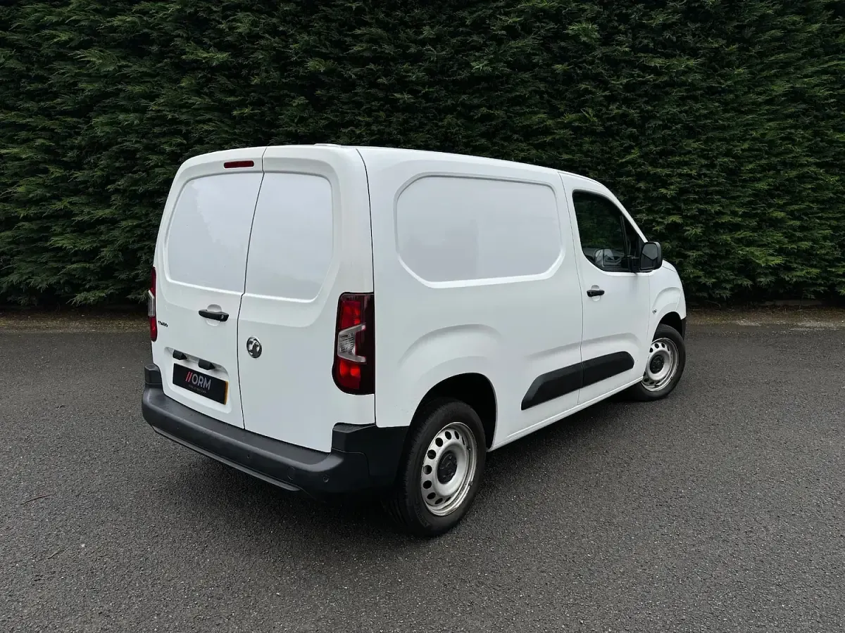 Used Vauxhall Combo 100 HP (73 kW) 2021 White MPV