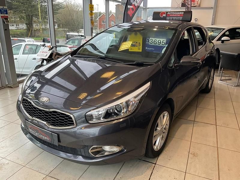 Used Kia Ceed 133 HP (97 kW) 2013 Silver Hatchback