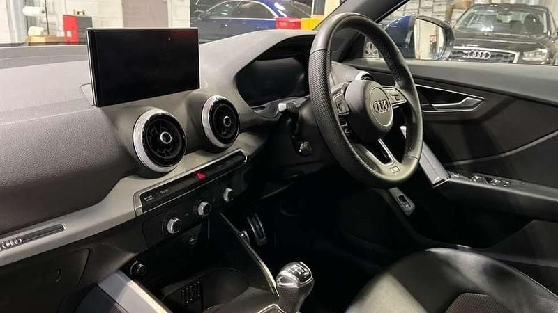 Used Audi Q2 S-Line 110 HP (80 kW) 2023 Blue SUV