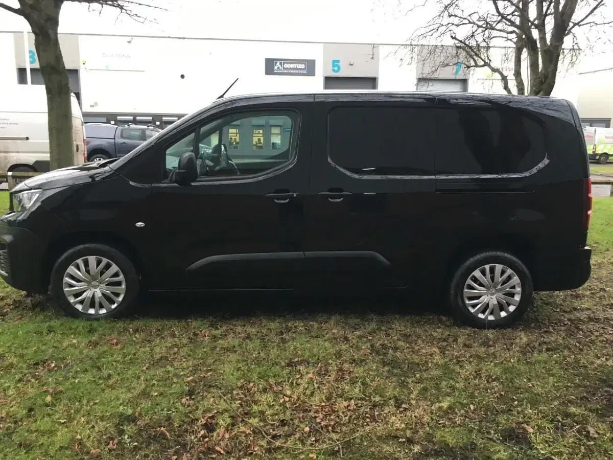 Used Peugeot Partner 131 HP (96 kW) 2019 Black MPV