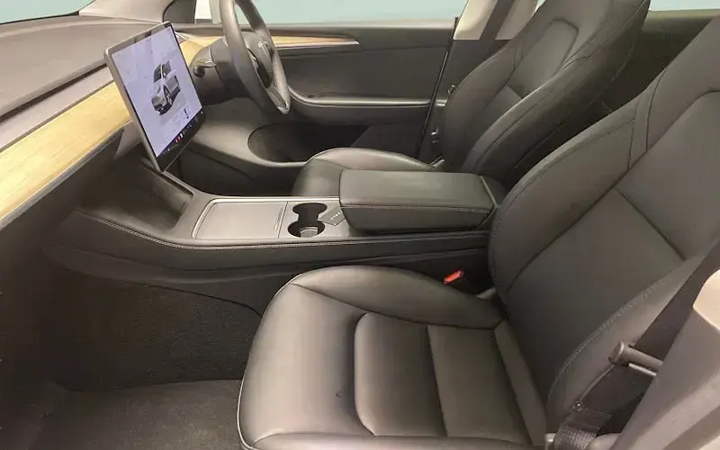 Używany Tesla Model Y RWD 254 kW (346 KM) 2023 Biały SUV