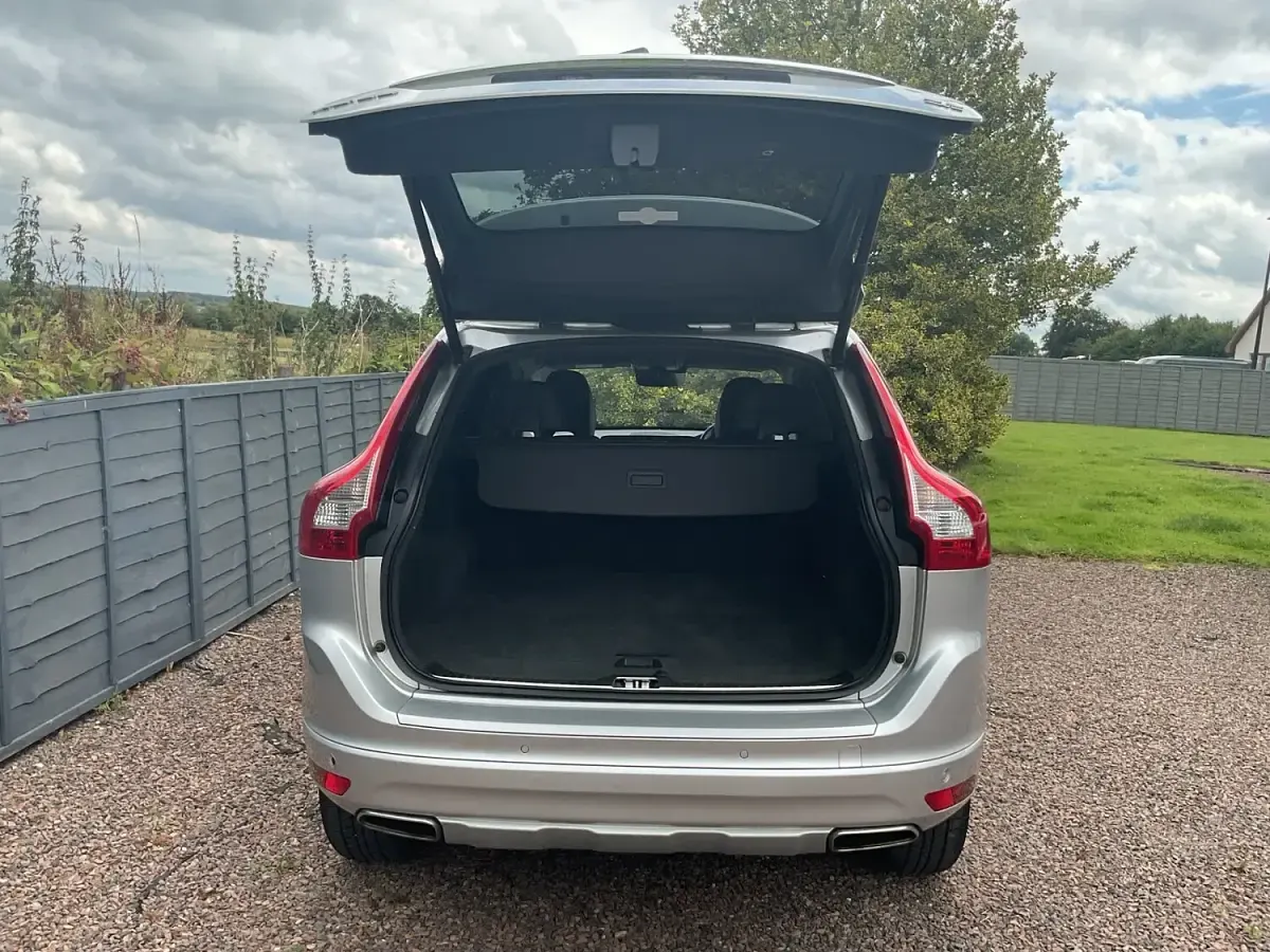 Used Volvo XC60 SE Lux 220 HP (161 kW) 2015 Silver SUV