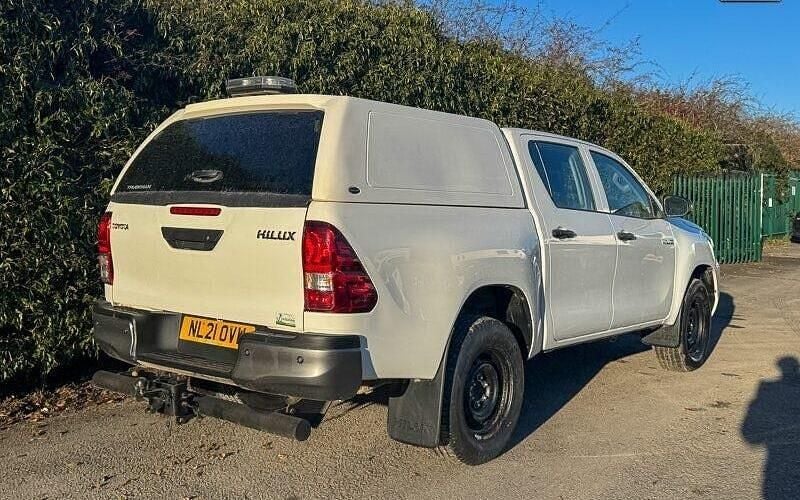 Second-hand Toyota HiLux Active 150 CP (110 kW) 2024 Pickup