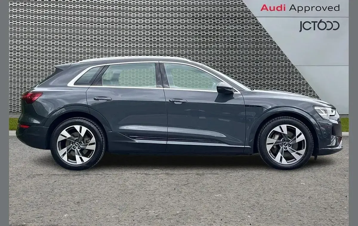 Usado Audi Q8 e-tron Sport 250 kW (340 HP) 2023 Cinzento SUV