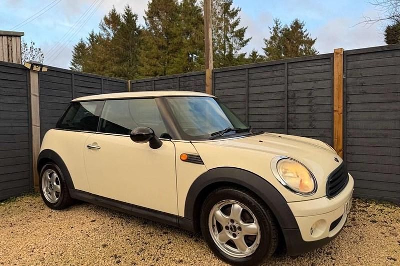 White Used 2008 Mini ONE Hatch Hatchback | £2,495 (Fair price) - Image 1/1