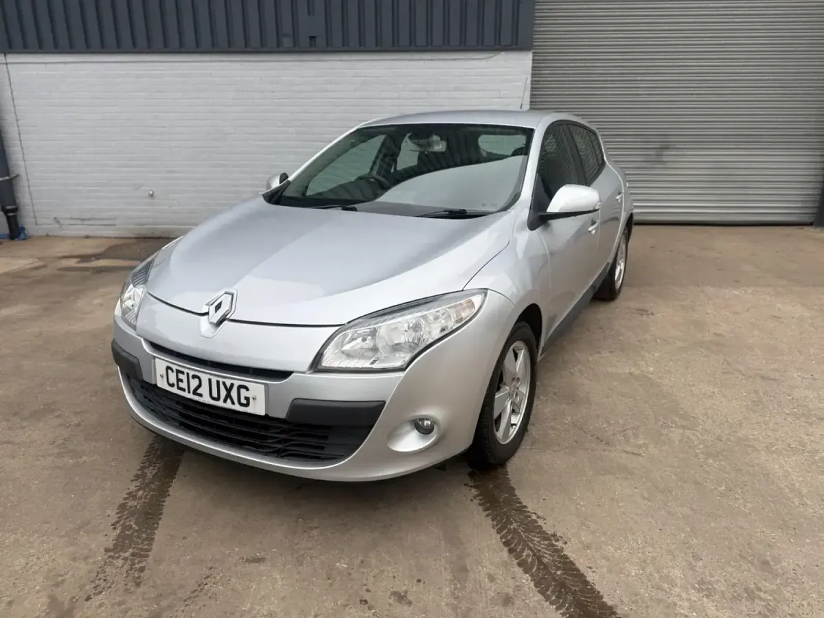 Usado Renault Mégane Dynamique 2012 Prateado Citadino