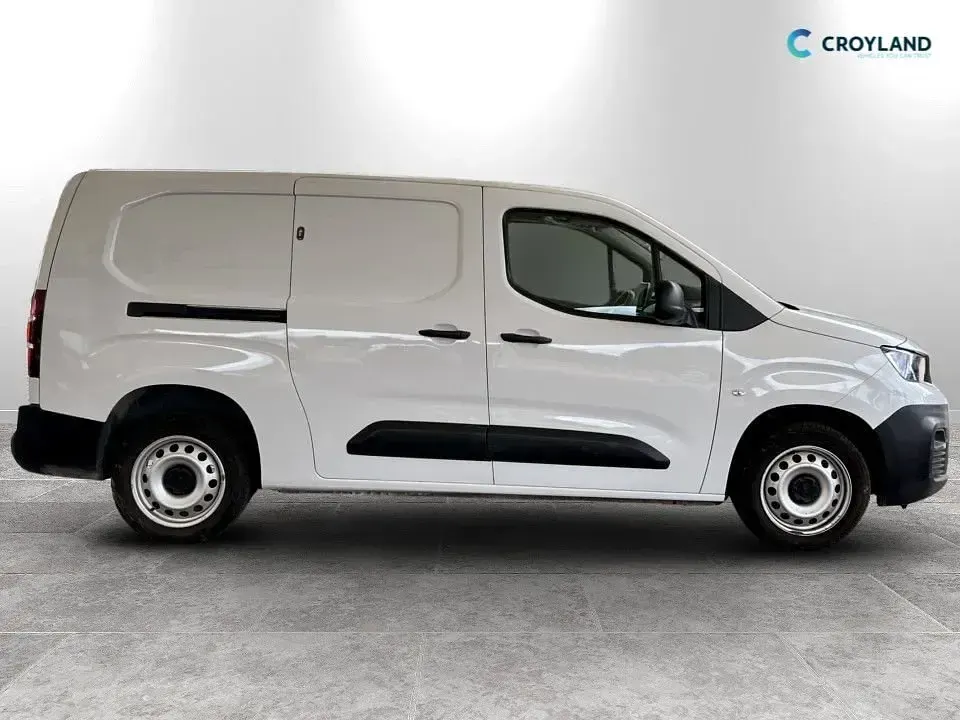 Used Peugeot Partner Premium 2023 White MPV
