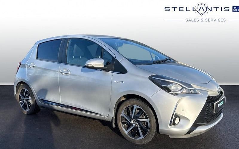 Used Toyota Yaris Hybrid 101 HP (74 kW) 2020 Blue Hatchback