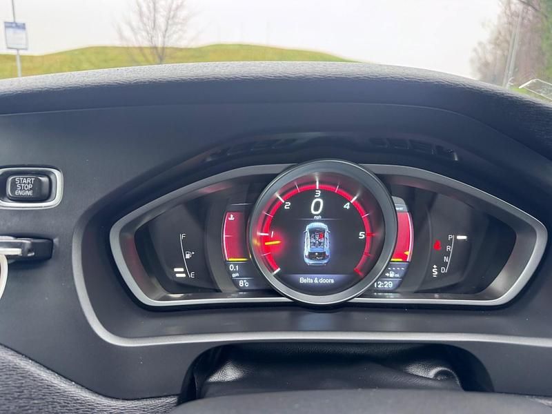 Usado Volvo V40 R-Design 115 HP (84 kW) 2014 Azul Citadino