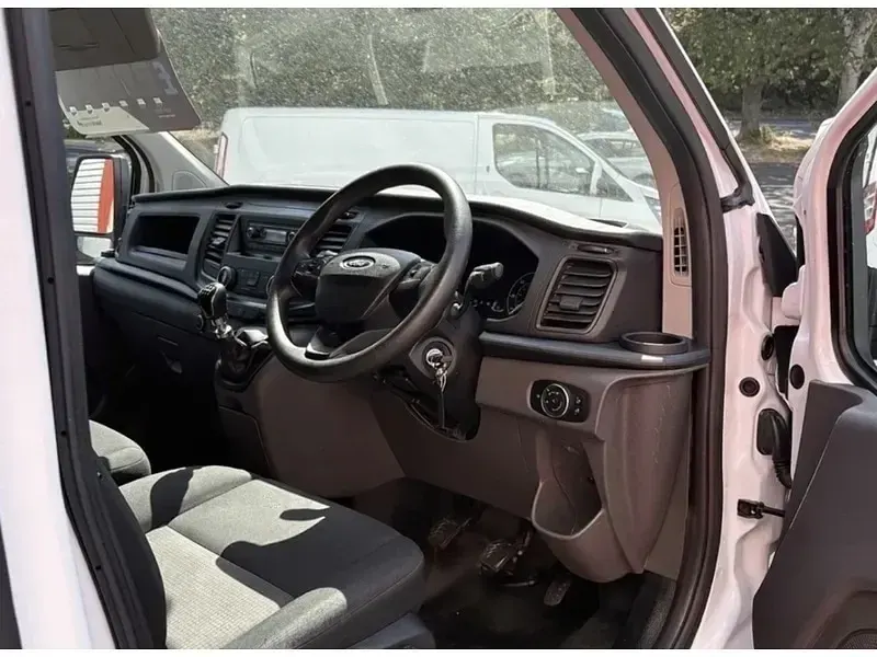 Used Ford Transit Custom 105 HP (77 kW) 2019 White Van