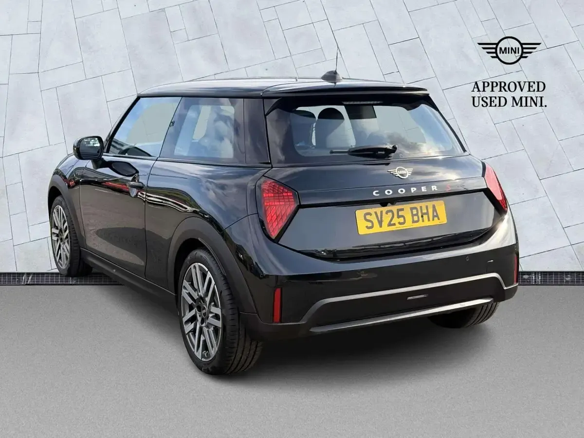 Used Mini Cooper S Hatch 201 HP (147 kW) 2025 Black Hatchback