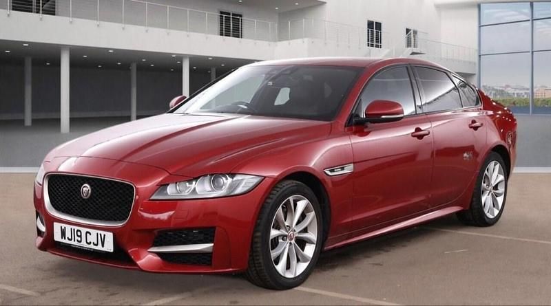 Used Jaguar XF R-Sport 180 HP (132 kW) 2019 Red Sedan