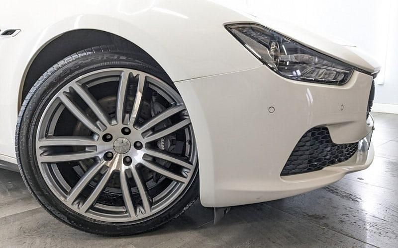 Used Maserati Ghibli 275 HP (202 kW) 2017 White Sedan