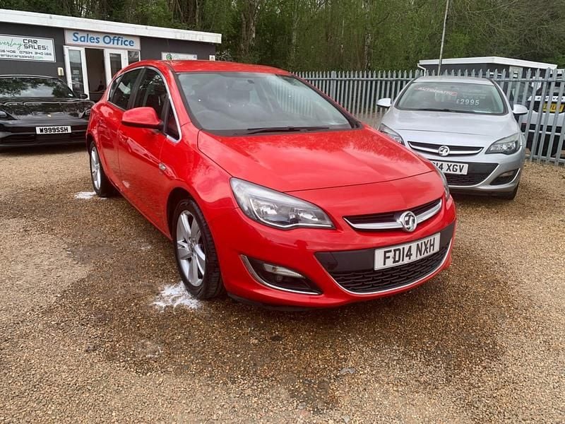Used Vauxhall Astra SRi 115 HP (84 kW) 2014 Red Hatchback