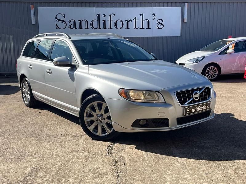 Silver Used 2010 Volvo V70 SE Estate | £1,290 (Good price) - Image 1/4
