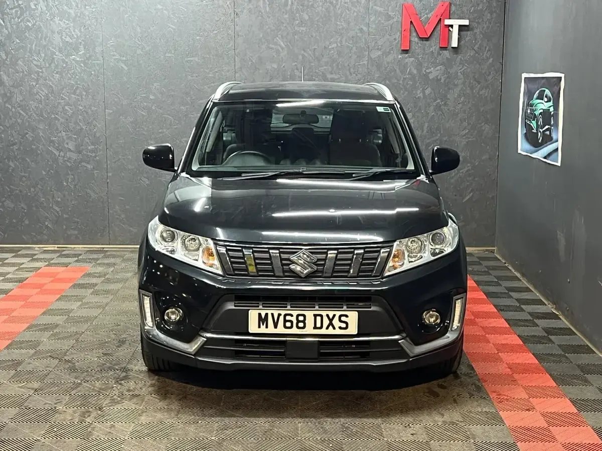 Käytetty Suzuki Vitara SZ4 112 HP (82 kW) 2019 Musta Katumaasturi