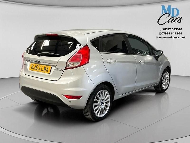 Used Ford Fiesta Titanium 100 HP (73 kW) 2013 Silver Hatchback