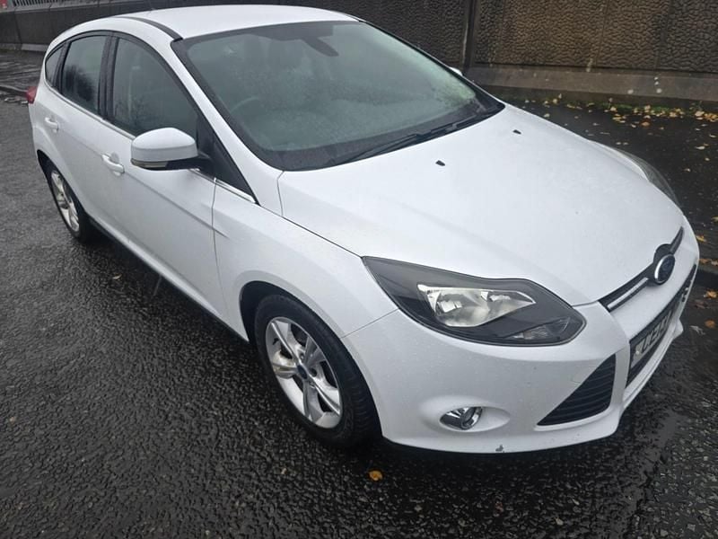 Used Ford Focus Zetec 125 HP (91 kW) 2013 White Hatchback