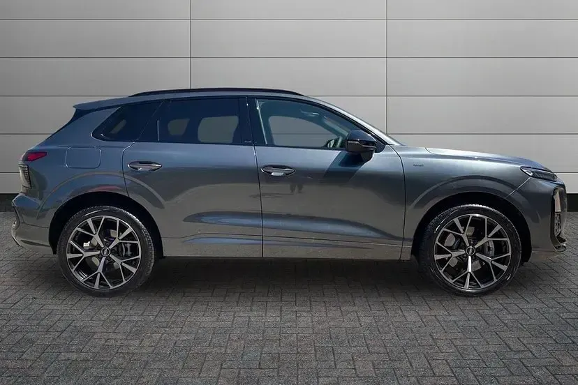 New Audi Q3 Comfort 272 HP (200 kW) 2026 Daytona grey SUV