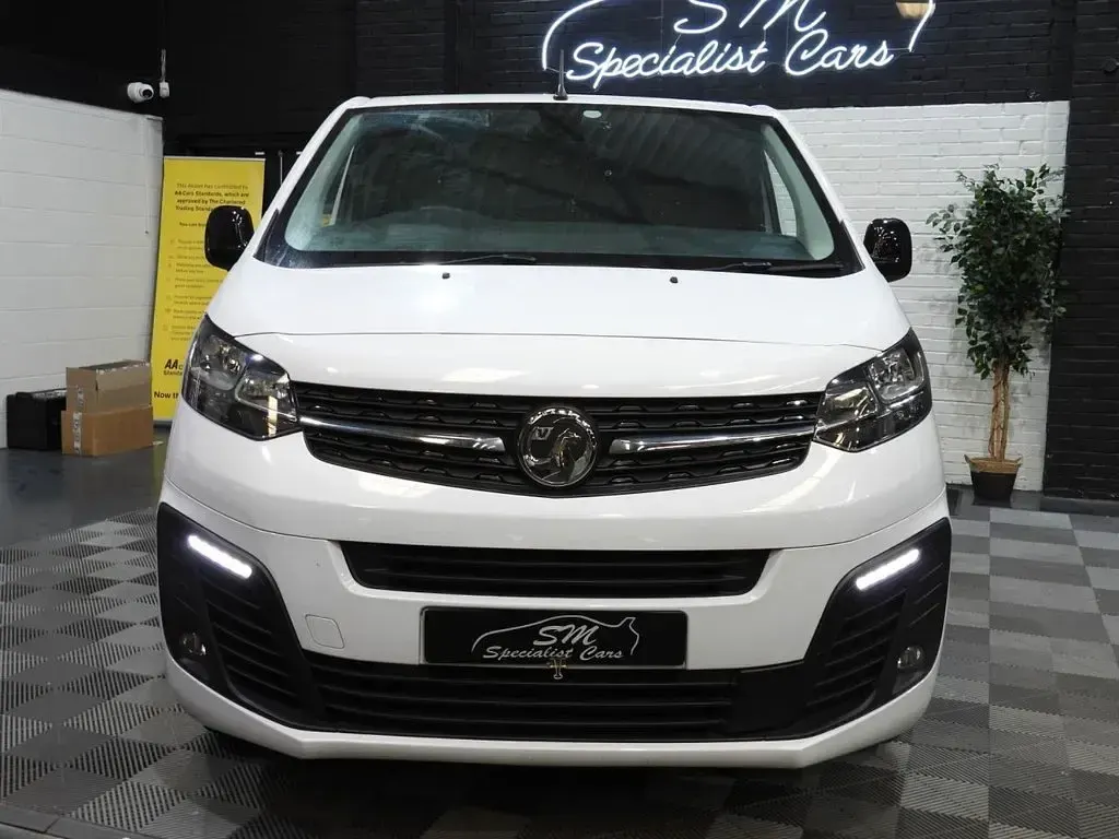 Used Vauxhall Vivaro S 100 HP (73 kW) 2023 White MPV