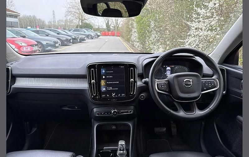 Used Volvo XC40 Inscription 197 HP (144 kW) 2021 Red SUV