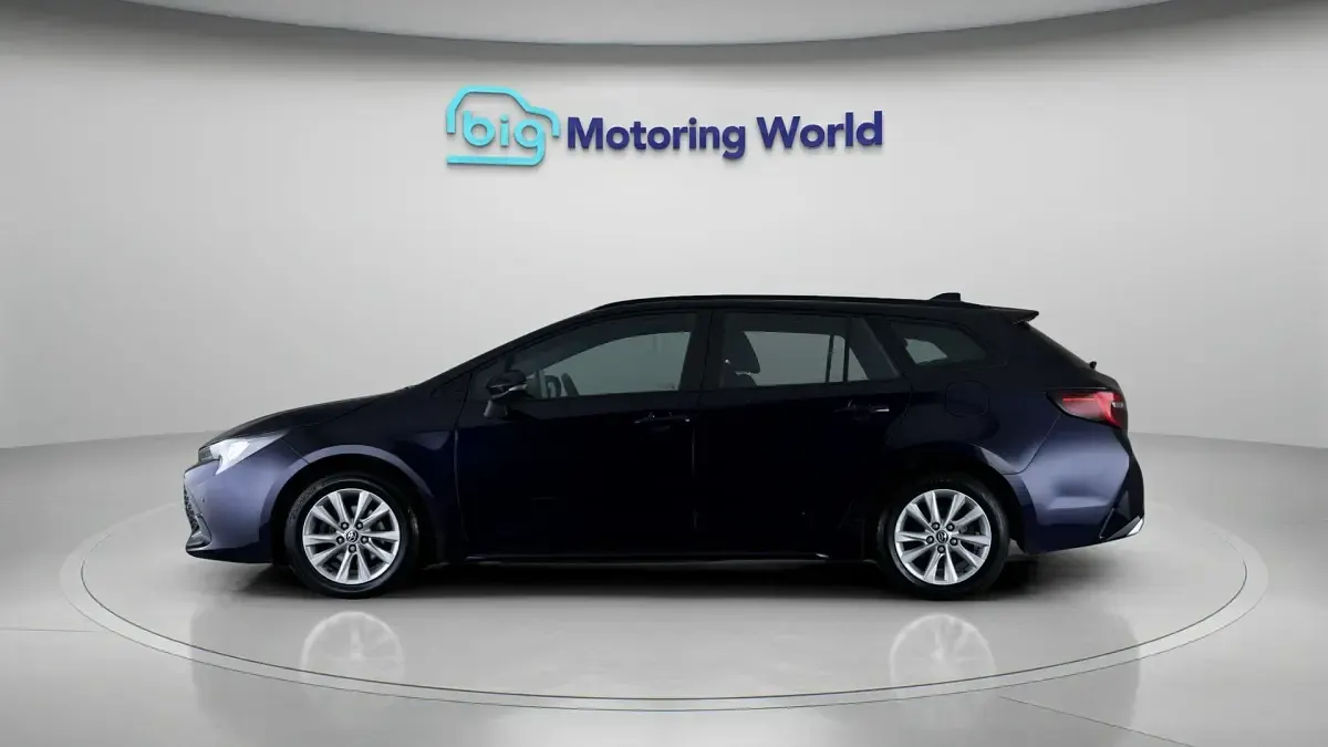 Used Toyota Corolla 140 HP (102 kW) 2023 Blue Estate