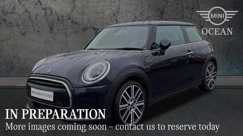 Usado Mini Cooper Exclusive 134 CV (98 kW) 2023 Negro Utilitario