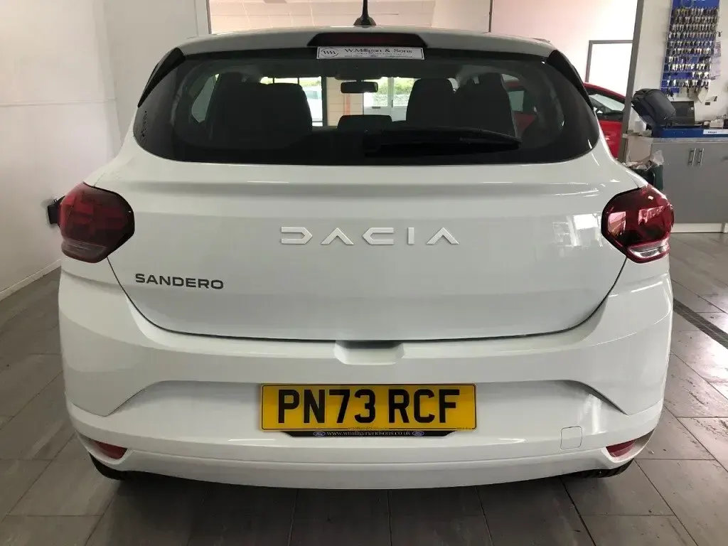 Used Dacia Sandero Essentiel 91 HP (66 kW) 2023 White Hatchback