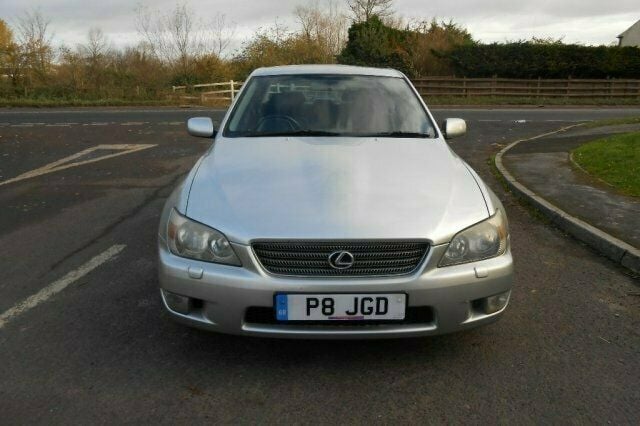 Used Lexus IS200 153 HP (112 kW) 2001 Sedan