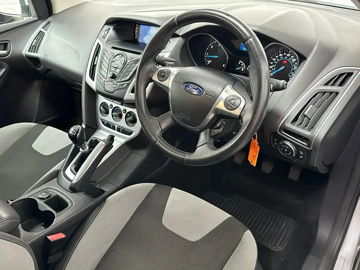 Used Ford Focus Zetec 2011 Silver Hatchback