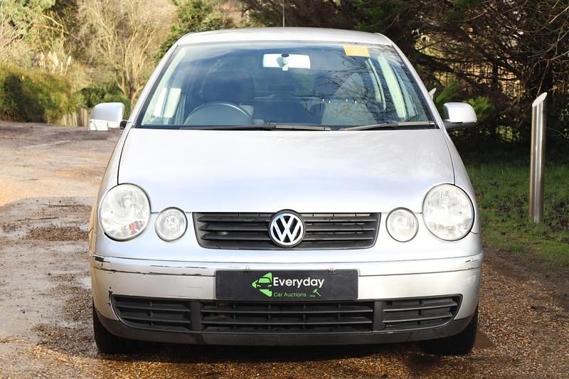 Used VW Polo 75 HP (55 kW) 2004 Silver Hatchback
