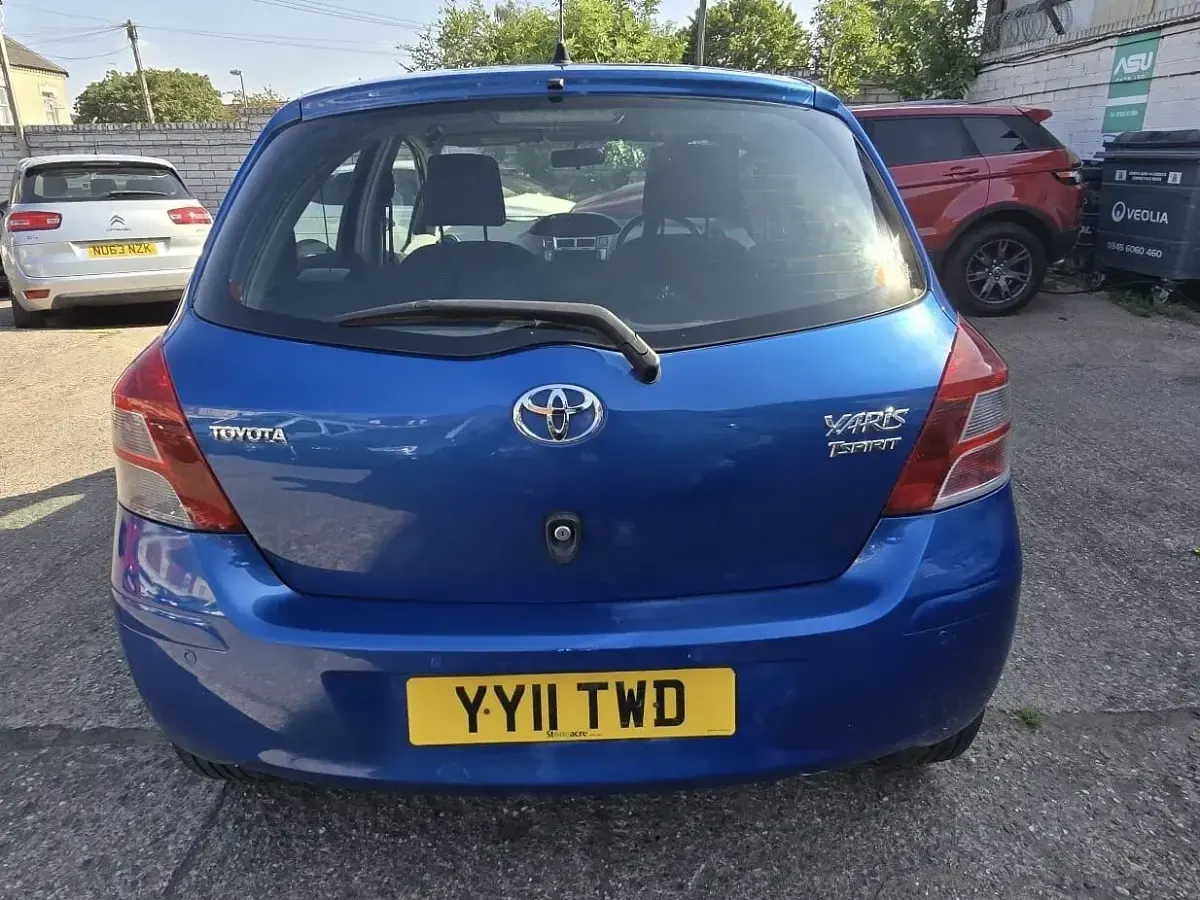 Used Toyota Yaris 69 HP (50 kW) 2011 Blue Hatchback