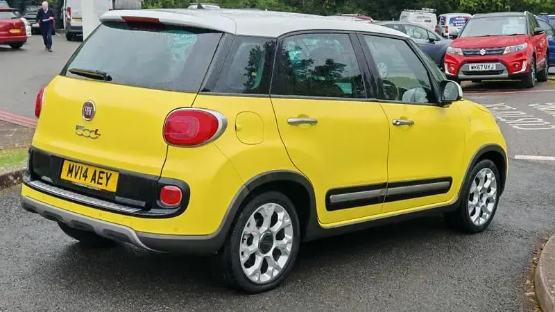 Usado Fiat 500L Trekking 105 HP (77 kW) 2014 Branco Monovolume
