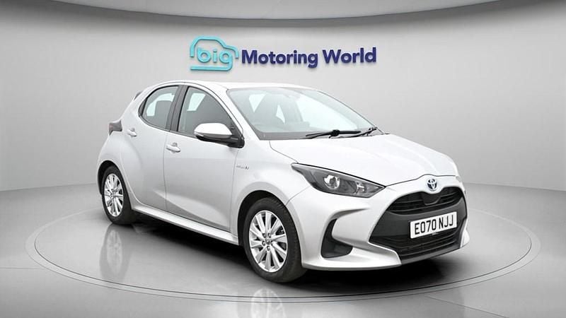 Used Toyota Yaris Hybrid 116 HP (85 kW) 2020 Silver Hatchback
