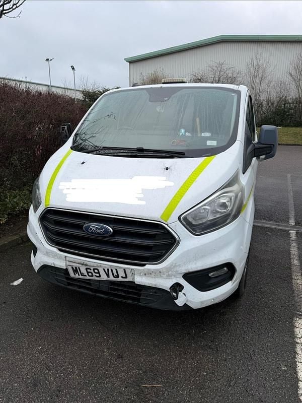 Used Ford Transit Custom Limited 130 HP (95 kW) 2019 White Van
