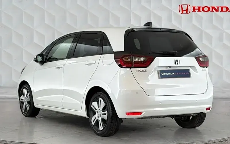 Used Honda Jazz Hybrid 109 HP (80 kW) 2022 White Hatchback