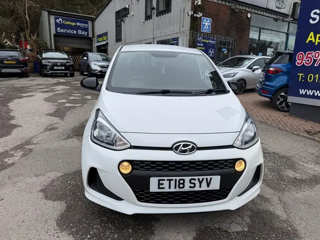 Used Hyundai i10 GO! 67 HP (49 kW) 2018 White Hatchback