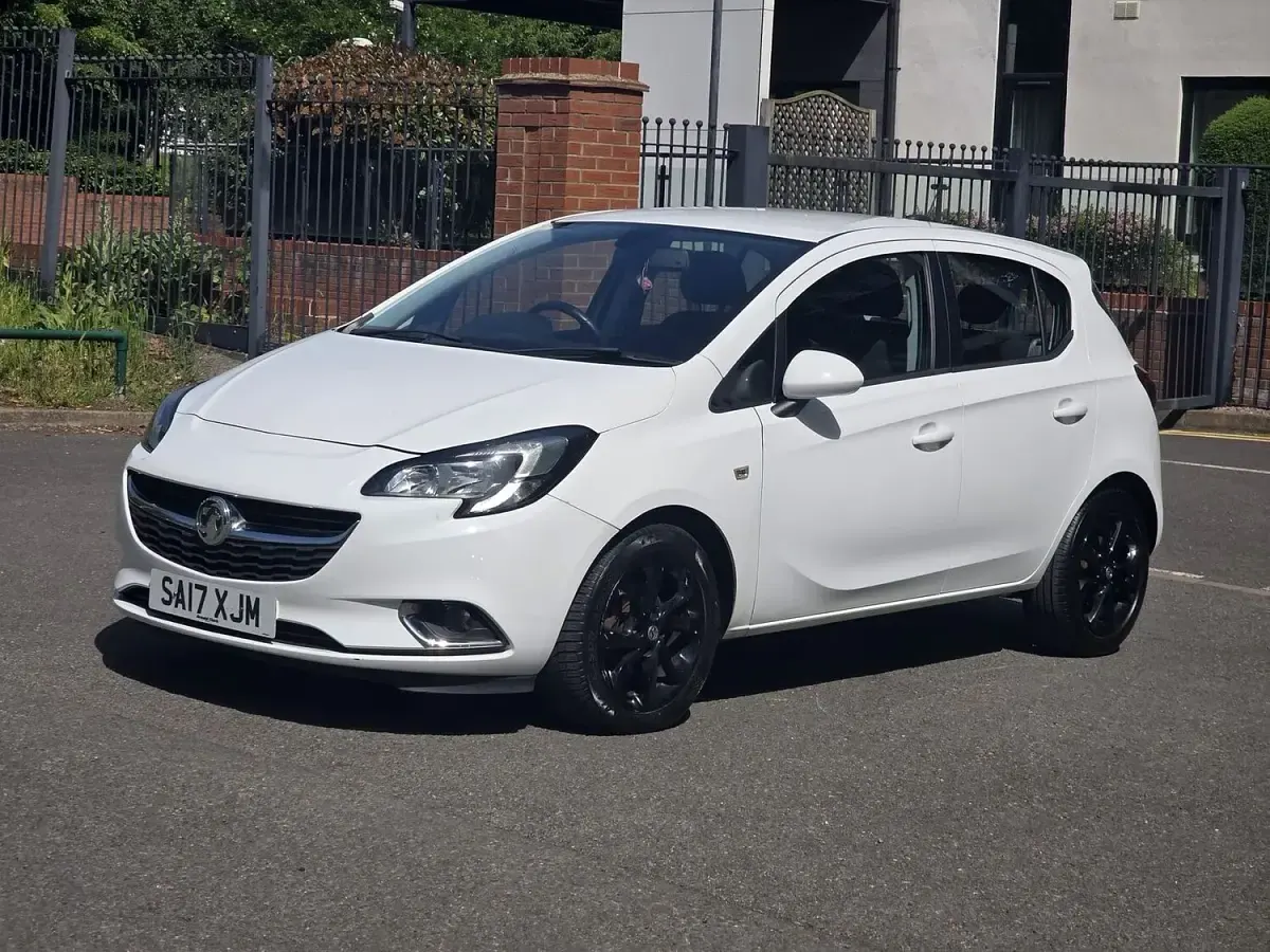 Used Vauxhall Corsa SRi 75 HP (55 kW) 2017 White Hatchback