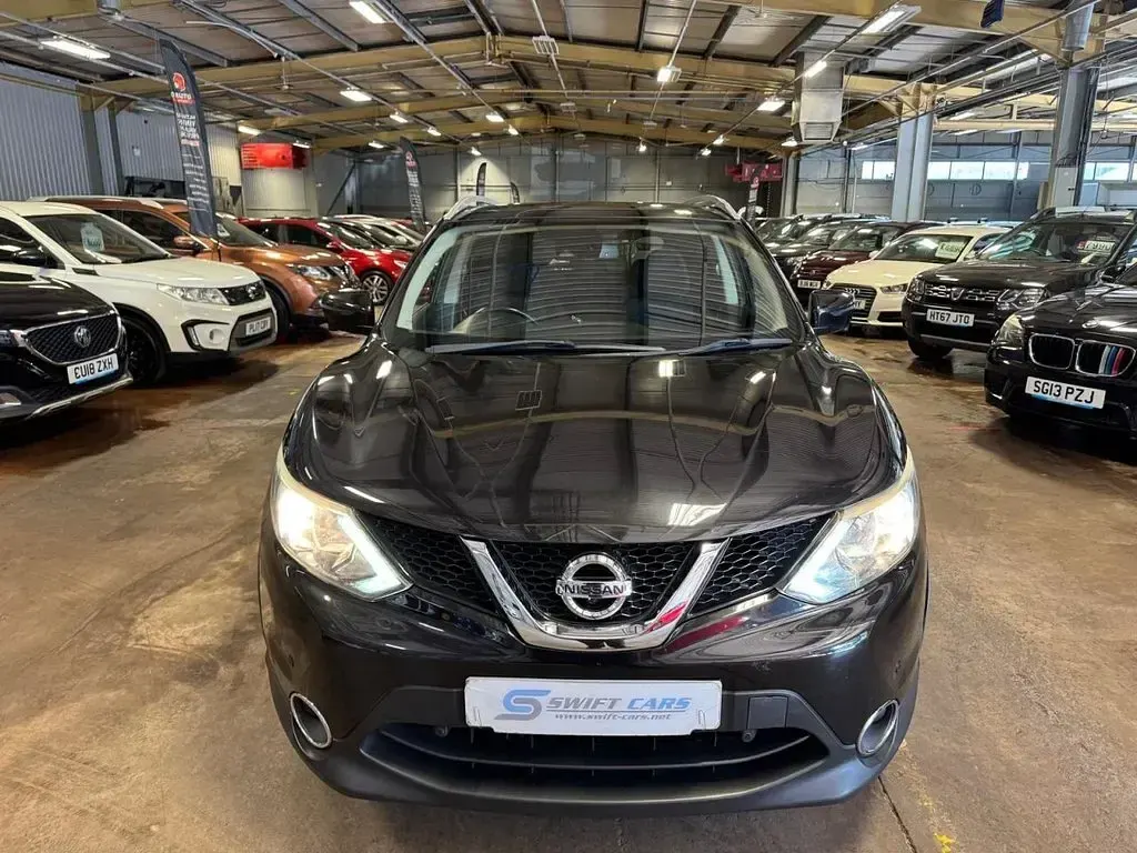 Used Nissan Qashqai N-Connecta 110 HP (80 kW) 2016 Black SUV