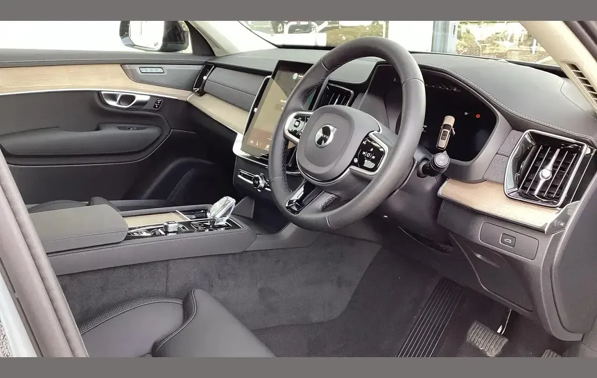New Volvo XC90 Plus 455 HP (334 kW) 2026 Grey SUV