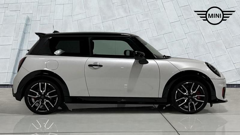 Używany Mini John Cooper Works Hatch 228 KM (167 kW) 2024 Biały Hatchback