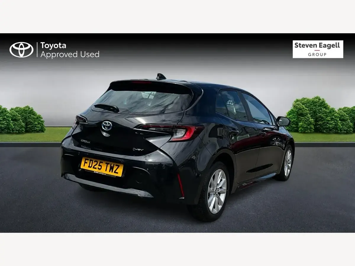 Used Toyota Corolla 140 HP (102 kW) 2025 Black Hatchback