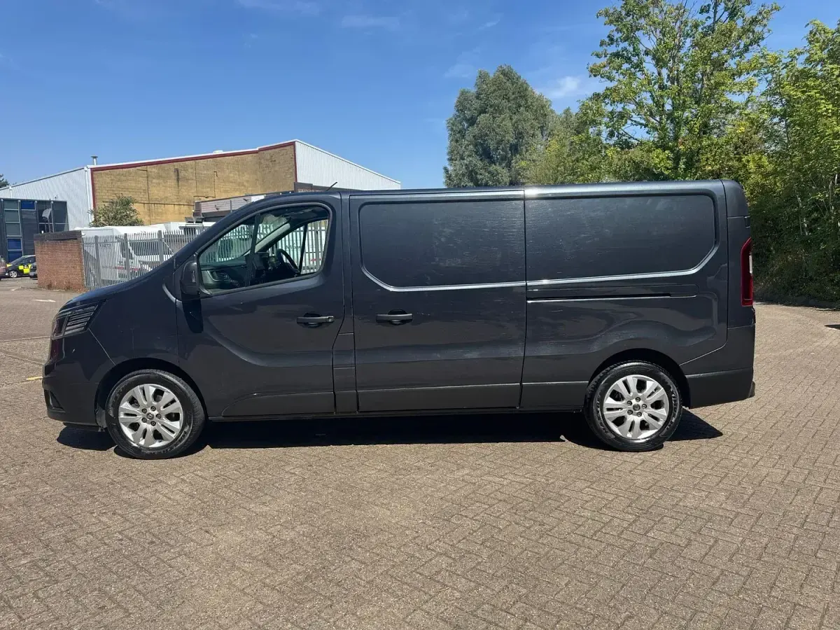 Used Renault Trafic 148 HP (108 kW) 2023 Grey MPV