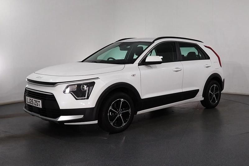 Used Kia Niro 2025 White SUV