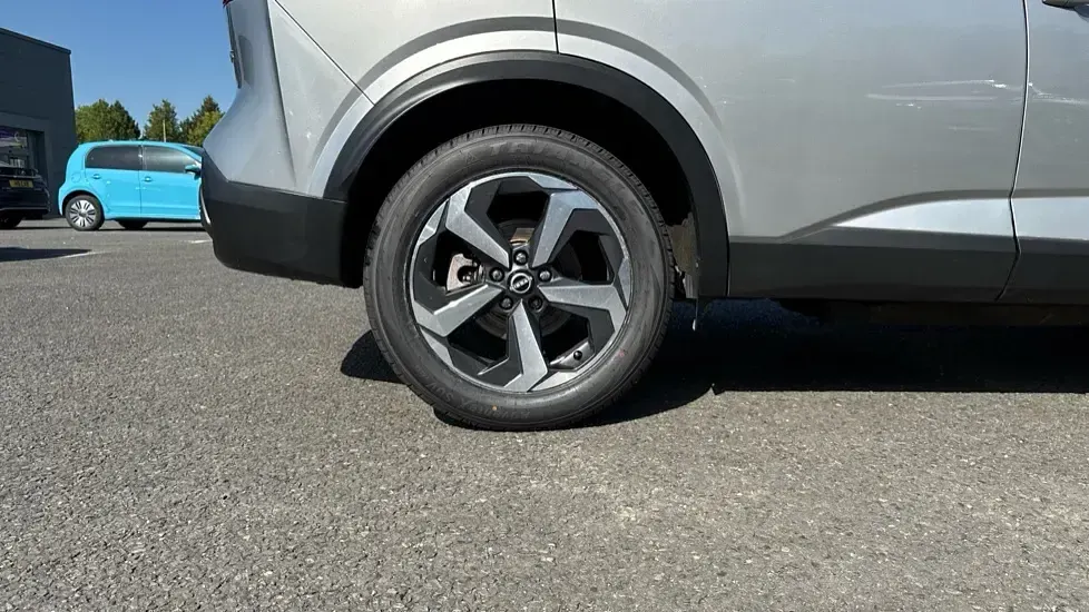 Used Nissan Qashqai N-Connecta 190 HP (139 kW) 2022 Silver SUV