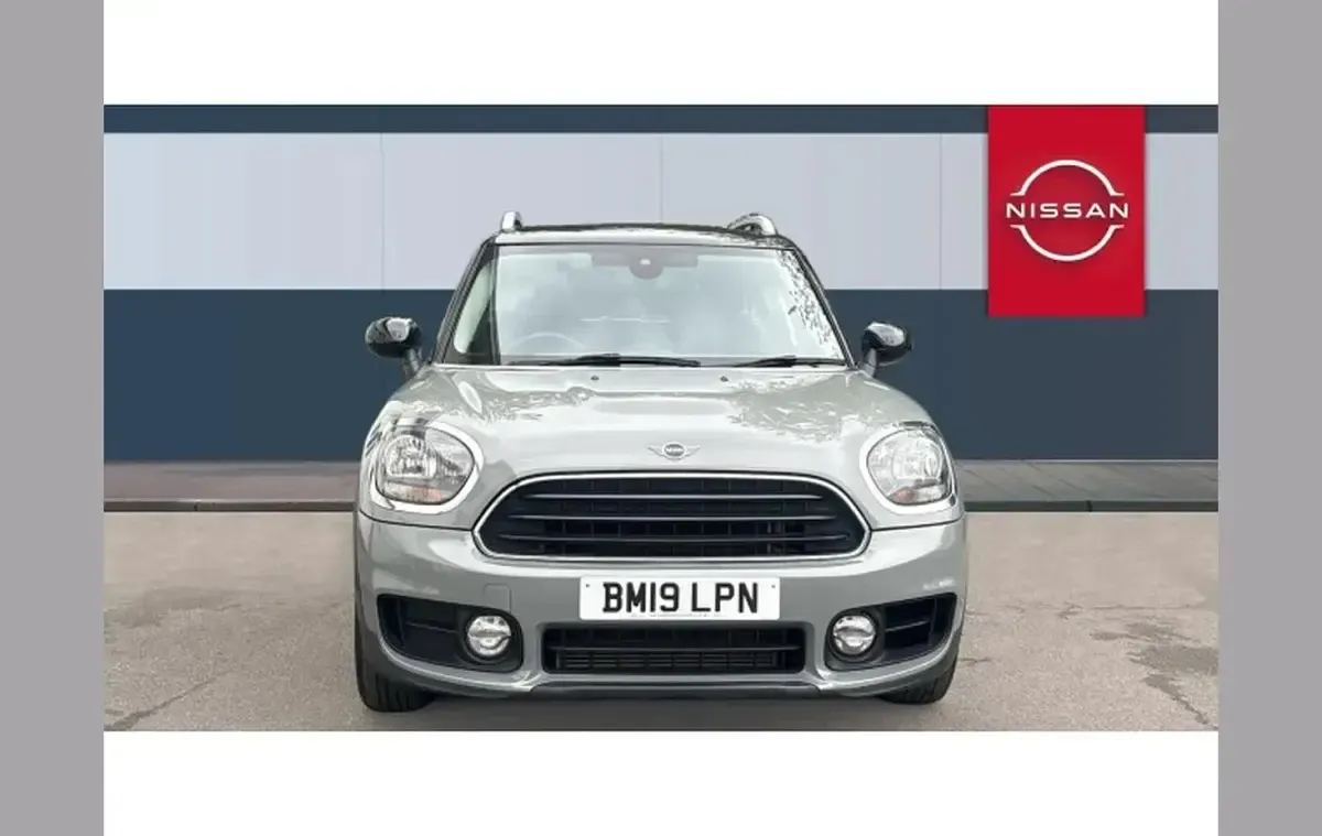 Usado Mini Cooper Countryman Classic 134 CV (98 kW) 2019 Gris SUV