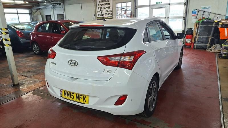 Used Hyundai i30 SE 120 HP (88 kW) 2015 White Hatchback