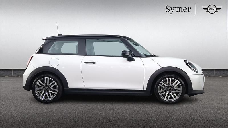 Used Mini Cooper Hatch 113 kW (154 HP) 2025 White Hatchback
