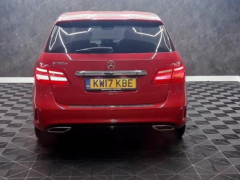 Used Mercedes B180 AMG Line Premium 109 HP (80 kW) 2017 Red MPV
