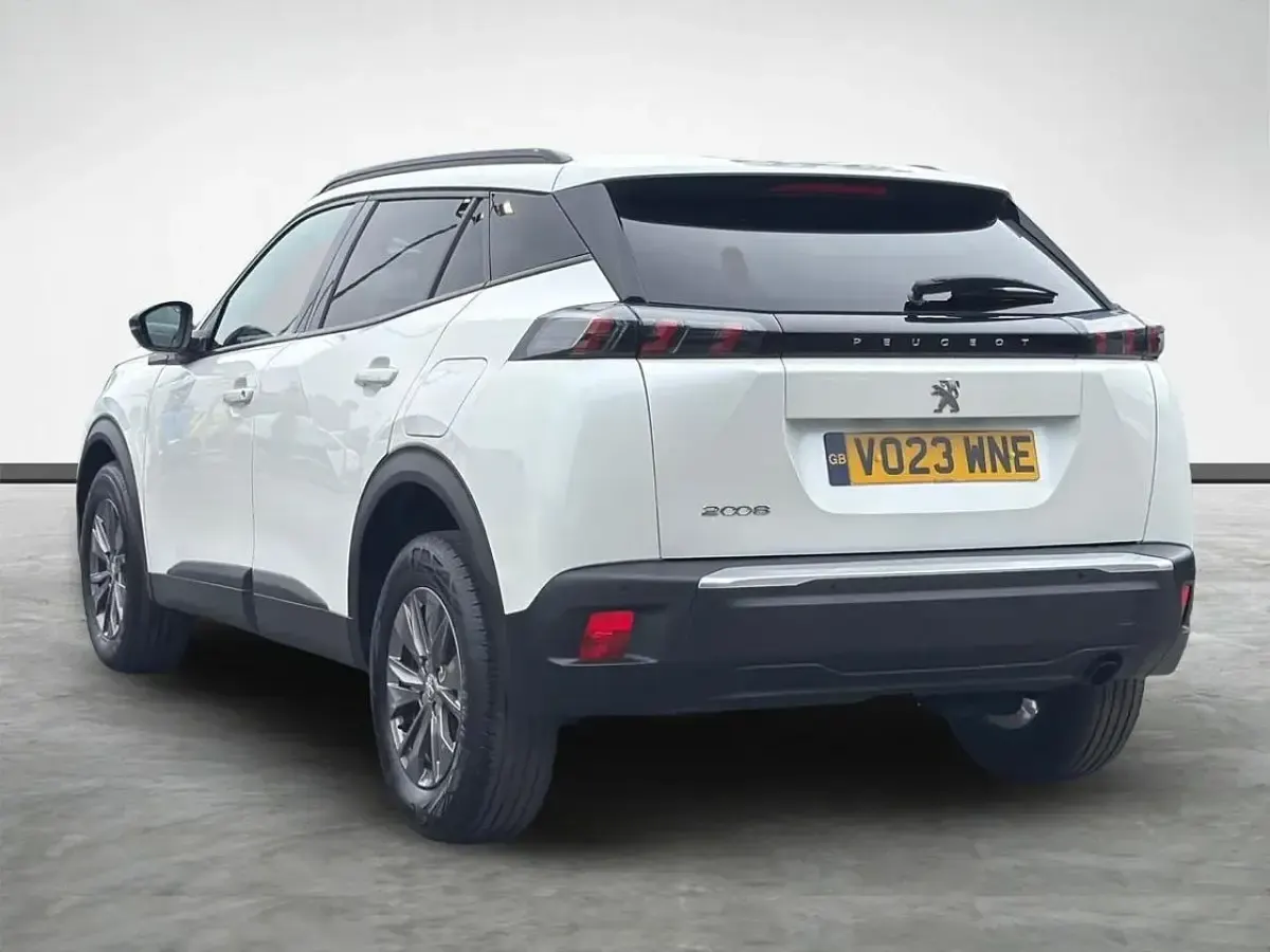Used Peugeot 2008 Active+ 100 HP (73 kW) 2023 White SUV